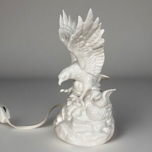 Toyo Japan White Porcelain Eagle and Nesting Bird Night Light Accent Lamp 7.75"T